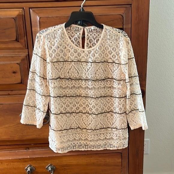 Broadway & Broome Women’s lace top size small Preloved - Picture 1 of 11
